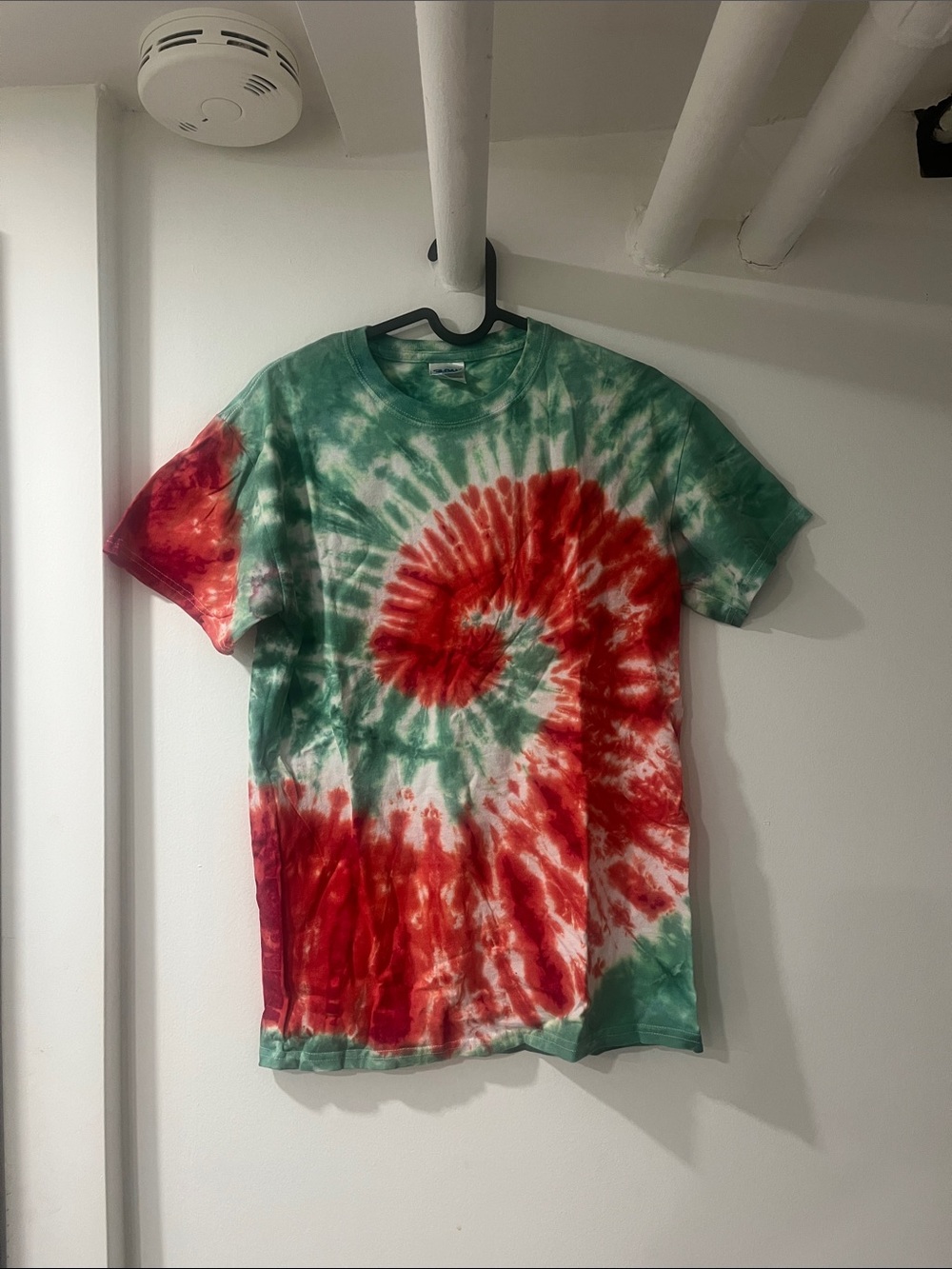 Vintage Tie-Dye Spiral Short Sleeve T-Shirt in Green & Red SMALL